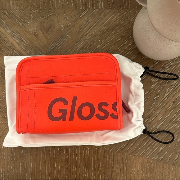Glossier. Mini Makeup Bag with Dust Bag NEW - Picture 1 of 13